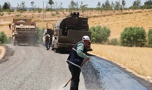Haliliye kırsalında yollar sathi asfalt kaplamayla yenileniyor
