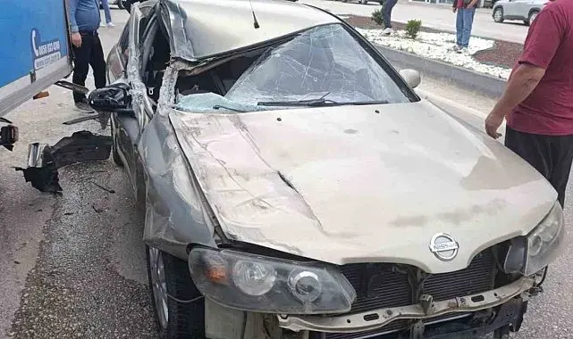 Park halindeki kamyonete çarptı, 2 çocuk yaralandı