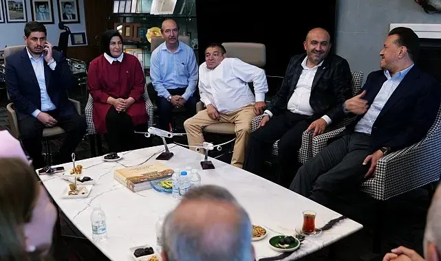 AK Parti İl Başkanı Gürhan Albayrak, kutsal topraklardan dönen Hatipoğlu'nu ziyaret etti