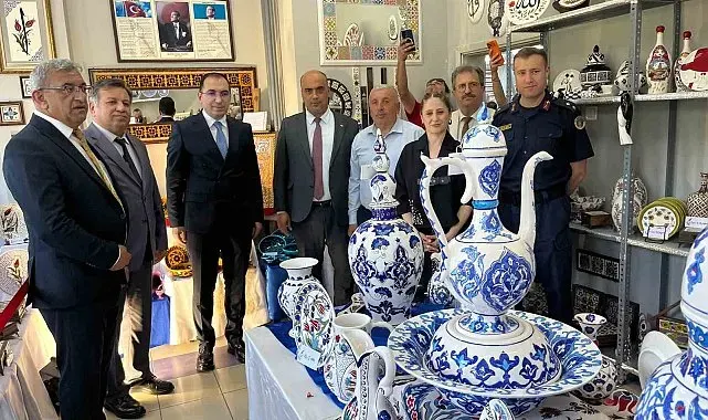 Kütahya Tavşanlı'da Halk Eğitim kursiyerlerinden görkemli yıl sonu sergisi