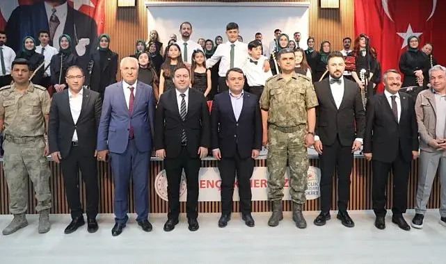 Eleşkirt'te gençlik konseri ve el sanatları sergisi düzenlendi