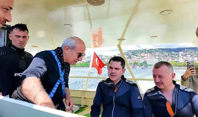 Bakan Kurum, dip çamuru temizliği yapılan İzmit Körfezi'ne daldı