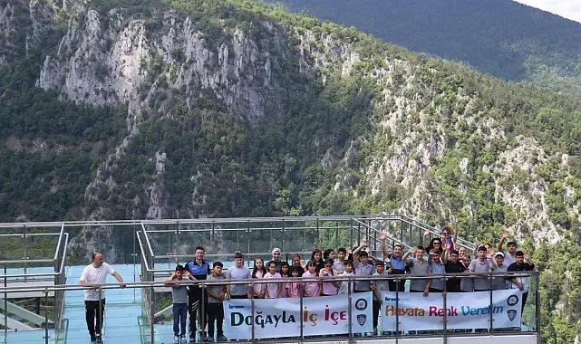 Öğrenciler 450 metre yüksekteki seyir terası ve kanyonu gezdi