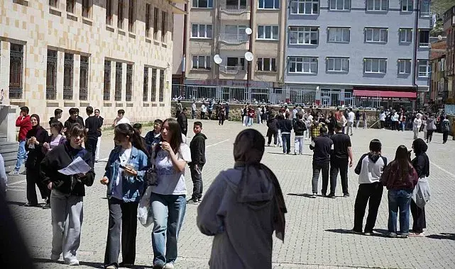Bayburt'ta 876 öğrenci LGS heyecanı yaşadı
