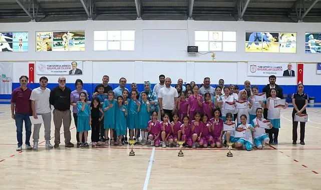 Basketbolda şampiyon Şeyh Şamil İlkokulu