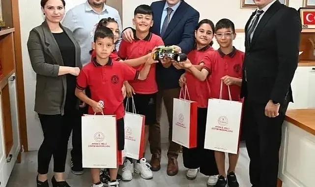 Koçarlı'nın 'Neşe Robot'u Türkiye üçüncüsü oldu