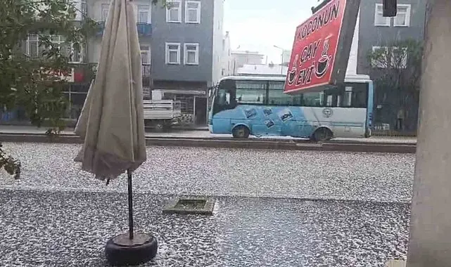 Demirözü'nde dolu yağışı etkili oldu