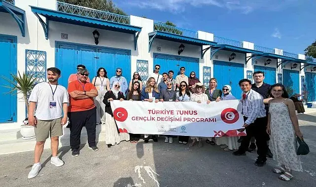 Afyonkarahisarlı 3 genç Tunus'u gezdi