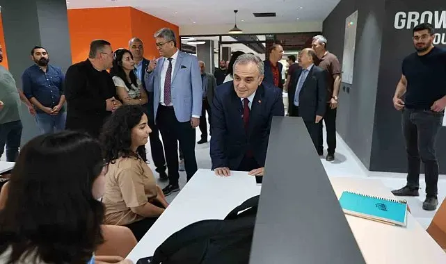 ERÜ'nün yenilenen Kadir Has Merkez Kütüphanesi hizmete açıldı