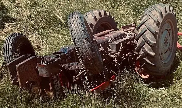 Sivas'ta kontrolden çıkan traktör devrildi: 1 ağır yaralı