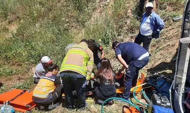 Balıkesir'de kamyon kazasında sürücü itfaiye ekiplerince kurtarıldı