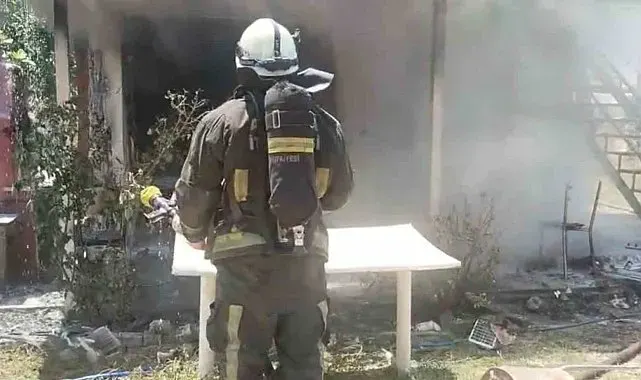 Tarladaki evde çıkan yangın itfaiye ekiplerince söndürüldü
