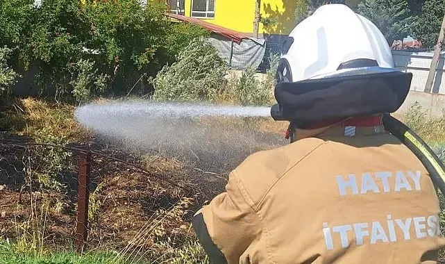 Hatay'da bahçe yangını itfaiye ekipleri tarafından söndürüldü