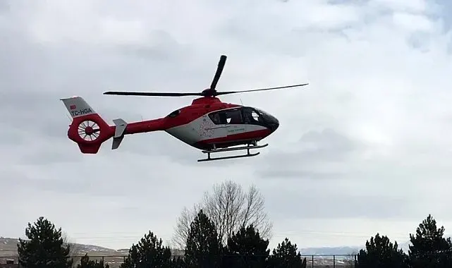 Nefes darlığı yaşayan hasta ambulans helikopterle Erzincan'a sevk edildi