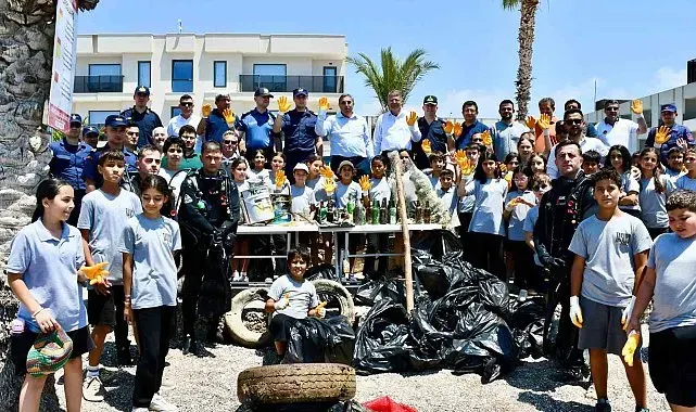 Dünya Çevre Günü'nde Silifke Sahili'nde temizlik