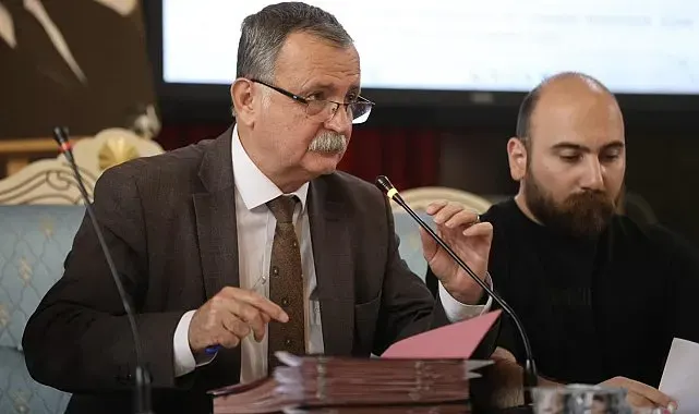 Yunusemre Meclisi'nde Özgür Özel gerginliği