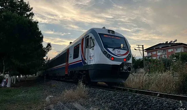 Trenin çarptığı kadın yaralandı