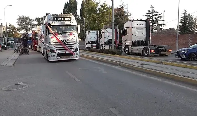 Evlenen yeğenine tır konvoyu sürprizi yaptı