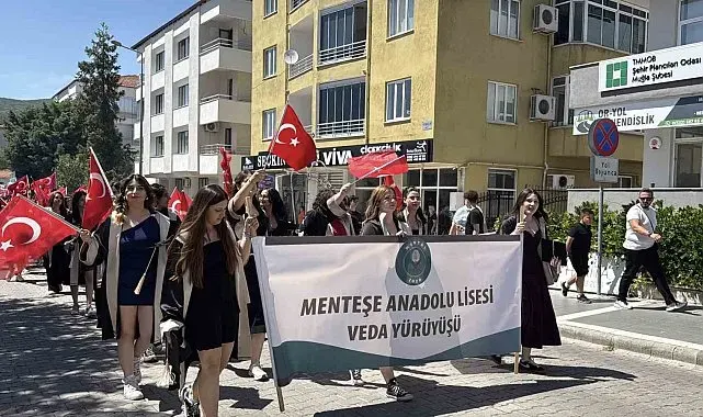 Menteşe Anadolu Lisesi'nde 3. Geleneksel Veda Yürüyüşü gerçekleşti