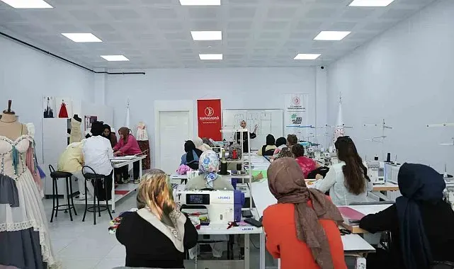 Meslekleri farklı hedefleri aynı: Diyarbakırlı kadınlar moda dünyasına hazırlanıyor