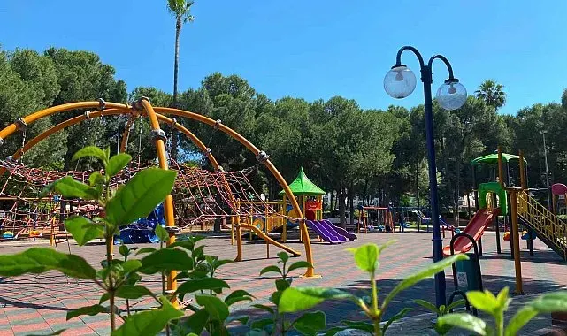 Aydın Büyükşehir'den Nazilli Atatürk Parkı'nda çevre düzenlemesi
