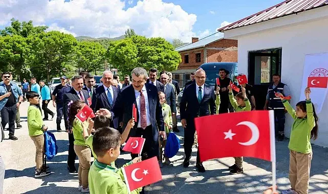 Bakan Yusuf Tekin Giresun'da hayırsever desteğiyle yapılan okul ve camiyi hizmete açtı
