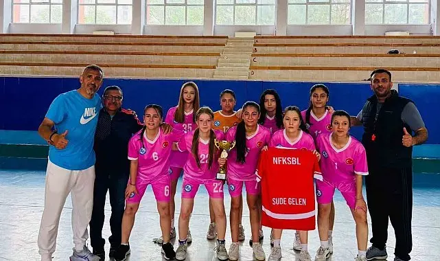 Salihli Sosyal Bilimler Lisesi'nden çifte şampiyonluk
