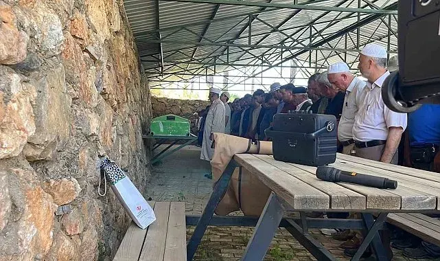 Otobüs kazasında hayatını kaybeden hafız Merve Erik Alanya'da toprağa verildi