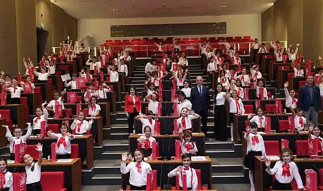 Ümraniye'de verilen söz tutuldu: 120 öğrenci tablet sahibi oldu