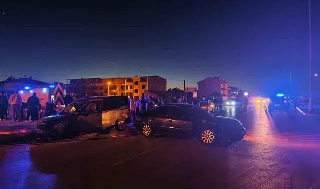 İki otomobilin çarpıştığı kazada 4 kişi yaralandı