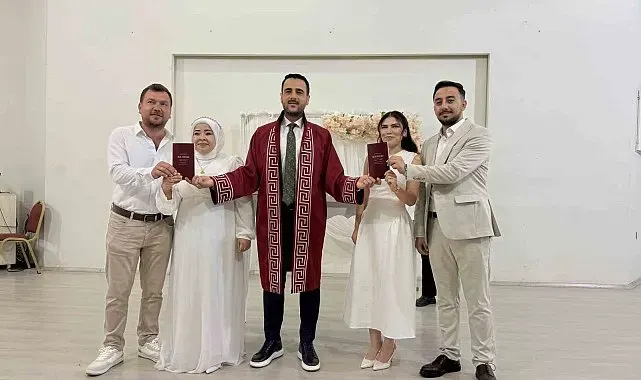 Kardeşlerin çifte mutluluğu: Aynı gün evlenip, birbirlerine şahit oldular