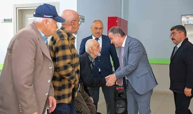 Bayburt huzurevi sakinlerine bayram ziyareti