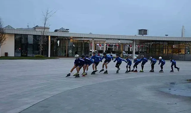 Kağıtsporlu patenciler Türkiye ikincisi oldu