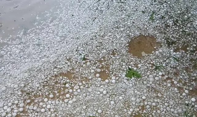 Kırklareli'nde şiddetli dolu yağışı: Köy ve çevresi beyaz örtüyle kaplandı