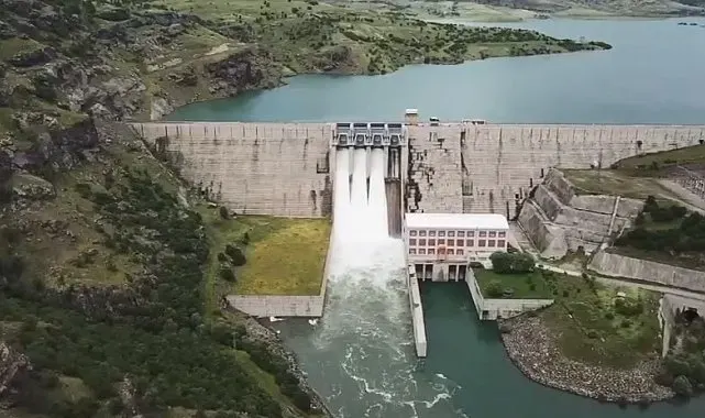 Elazığ'da bir barajın daha kapakları açıldı