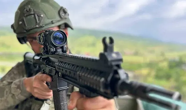 Vatan savunmasında bayram geleneği: Mehmetçik sınır hattında bayramlaştı