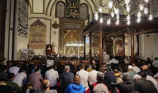 Başkan Vekili Şahin Biba, bayram sabahı öğrencilerle buluştu