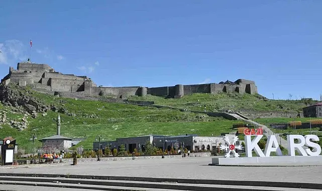 Kars'ta bayram sessizliği: Kentin en işlek noktaları boş kaldı