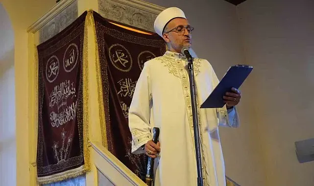 Sultan Abdülmecid'in şifa bulduğuna inanılan camide 100 yıllık kılıçla bayram hutbesi
