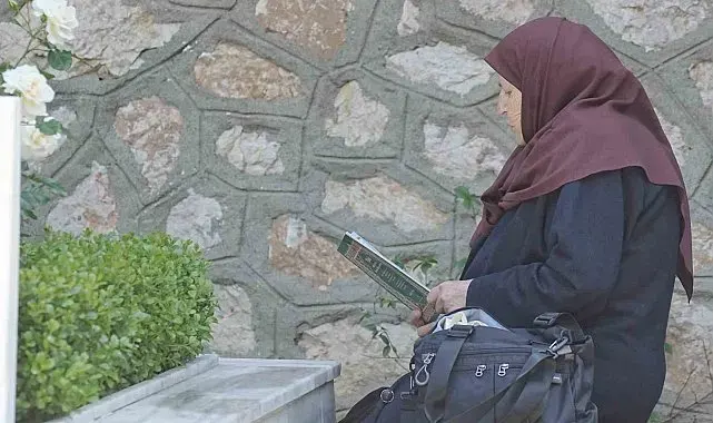 Şehitlikte hüzünlü bayramlaşma