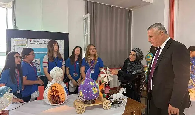 Balıkesirli öğretmen önce kendi öğrendi şimdi de öğrencilerine öğretiyor