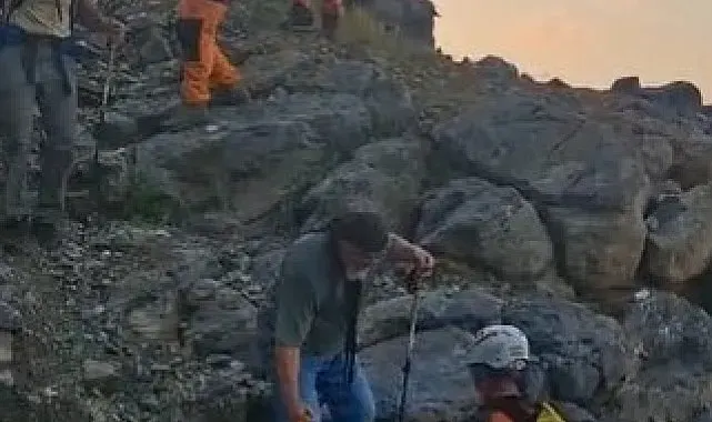 Mahsur kalan 2 kişi 3 saatlik çalışmayla kurtarıldı