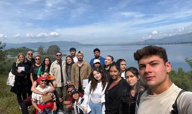 Köyceğiz'de Yüksekokul öğrencileri doğada bitkileri inceledi