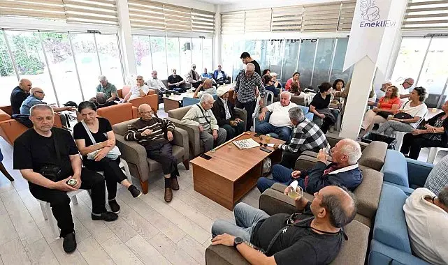 Mersin'de emekliler bayram sevincinde buluştu