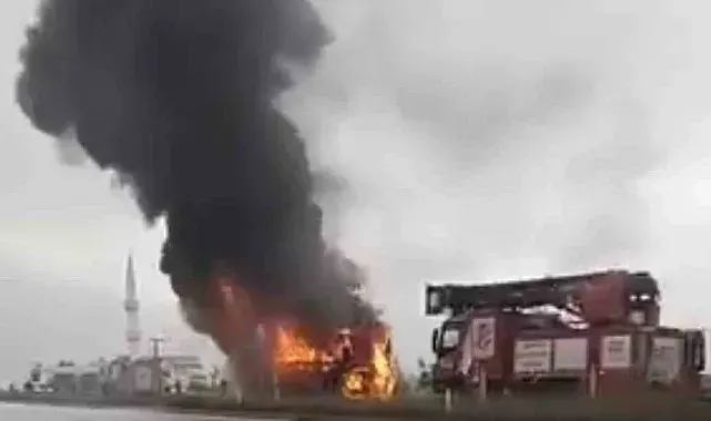 Bayram yolcularını taşıyan otobüs alevlere teslim oldu