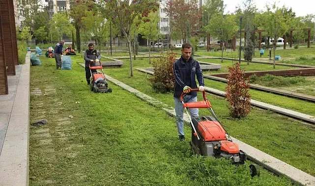 Parklarda yaz hazırlığı