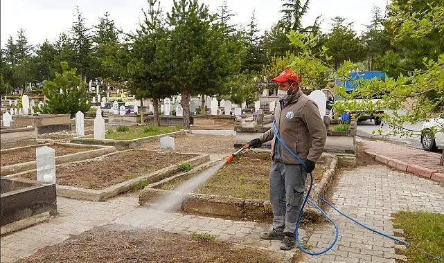 Melikgazi'de mezarlıklar bayrama hazırlanıyor