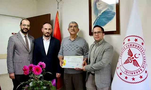 Emekli olan 43 yıllık doktora veda