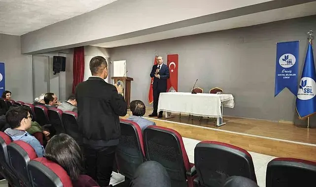 Rektör Elmastaş'tan Ercişli öğrencilerle kariyer planlaması söyleşisi
