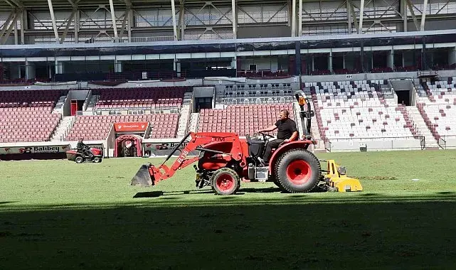 Elazığ Atatürk Stadyumu'nda bakım ve yenileme çalışmaları başladı